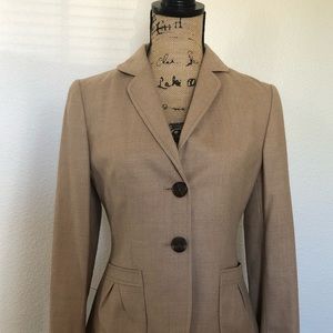 Size 6 Womens Banana Republic 2 piece pant suit.